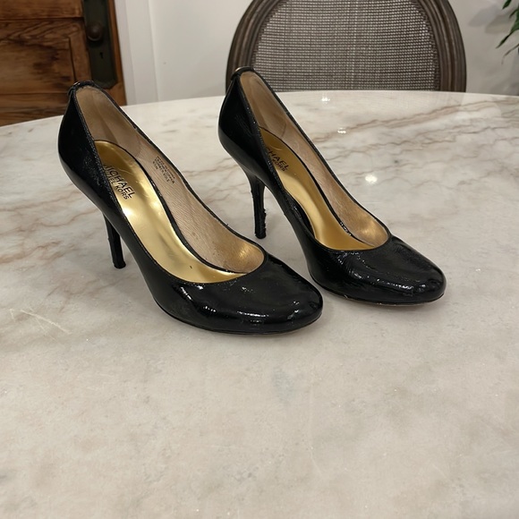 Black patent Michael Kors stiletto pump - Picture 2 of 3